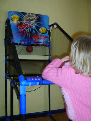 Basketball game which can be brought into the ballroom